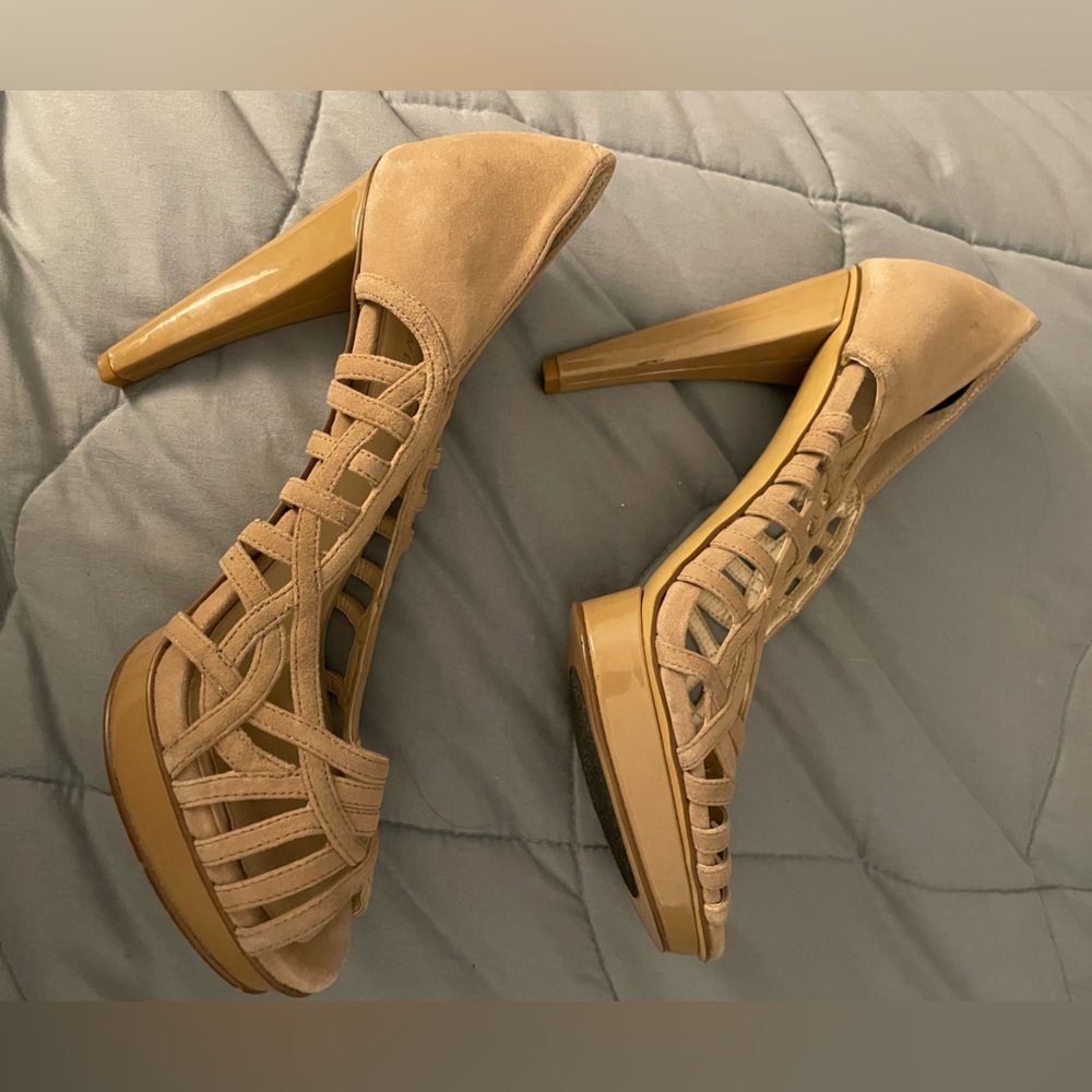 Nine West Cream Cut-Out Heels - Picture 5 of 5